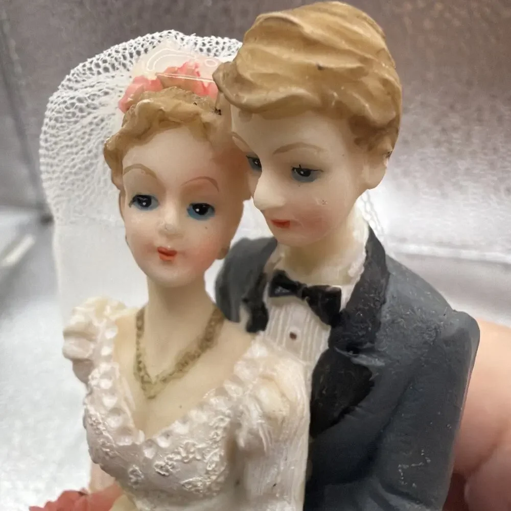 Wedding Cake Topper with Bride and Groom 4.25” Real Fabric Veil